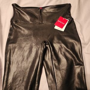 Spanks Faux leather leggings